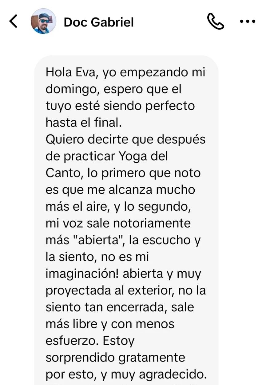 Mensaje de un alumno contando su mejora al respirar y proyectar la voz